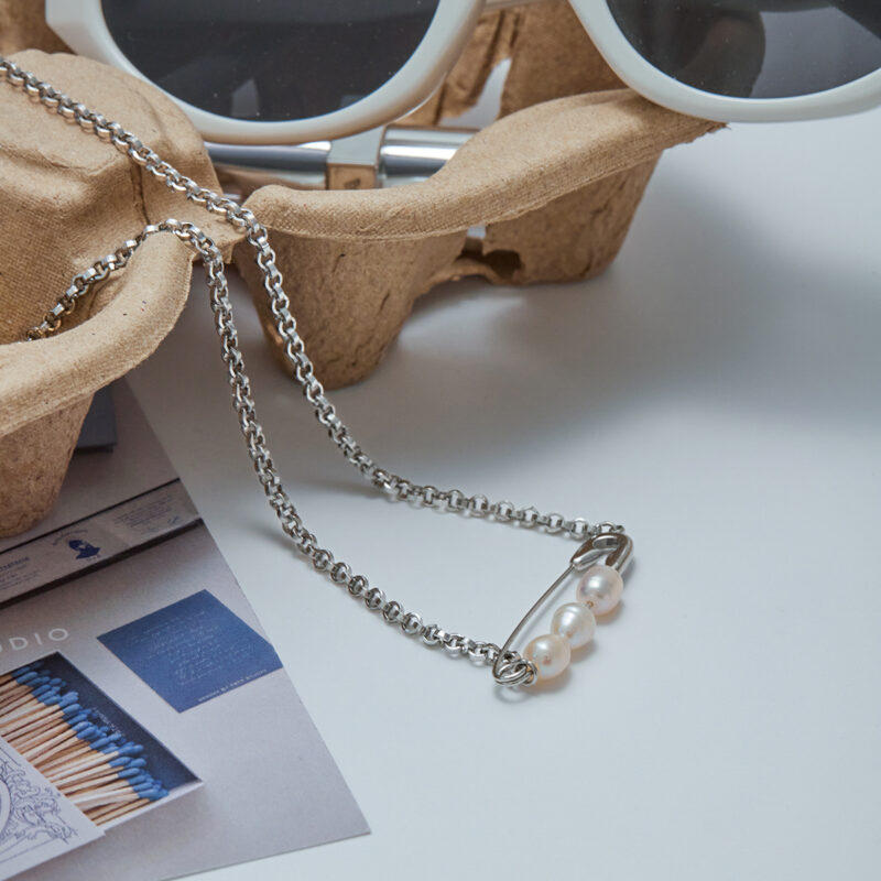 Stainless Steel Paperclip Necklace with Three Freshwater Pearls - Image 4