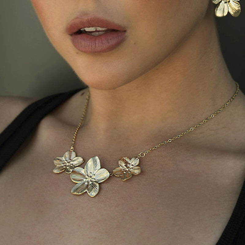 J&D Delicate Jewelry Stainless Steel 18K Gold Plated Necklaces Three Flowers Necklace for Women - Image 4