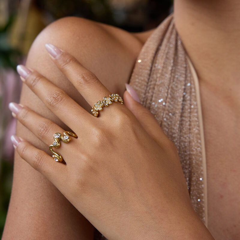 Women's Elegant 18K Gold Stainless Steel Flower Link Diamond Ring - Image 3