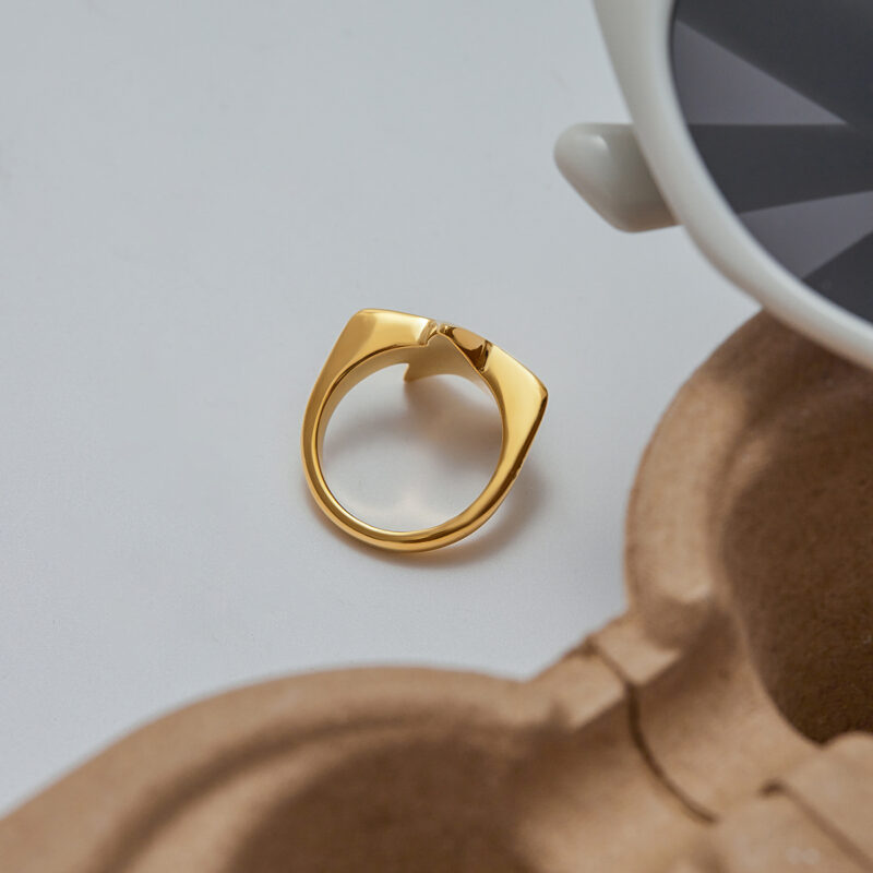 Modern Minimalist 18K Gold Engraved Star Ring - Image 4
