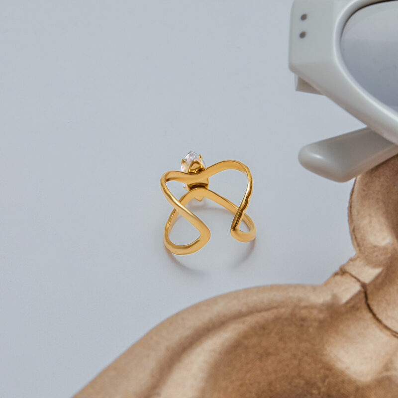 Modern Minimalist Women's 18K Gold Hammered Cross Hollow Zircon Geometric Ring - Image 4