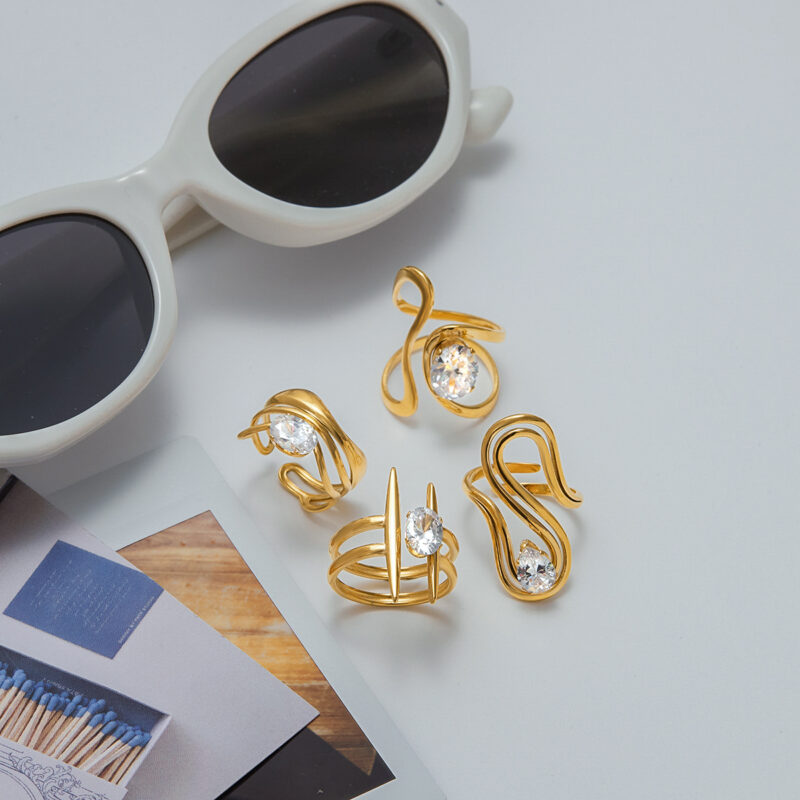 Modern Minimalist Women's 18K Gold Smooth Irregular Zircon Geometric Ring - Image 2