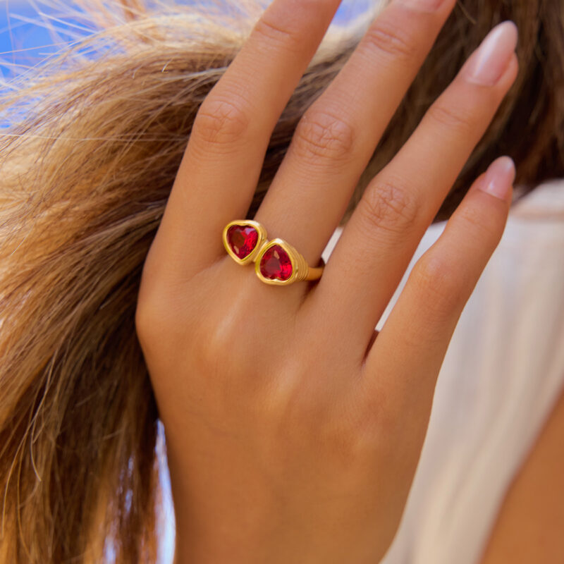 Vintage Women's 18K Gold Stainless Steel Deep Red Heart Zircon Ring - Image 4
