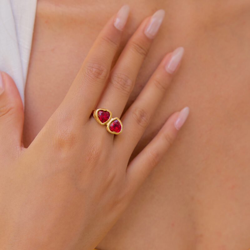 Vintage Women's 18K Gold Stainless Steel Deep Red Heart Zircon Ring - Image 5