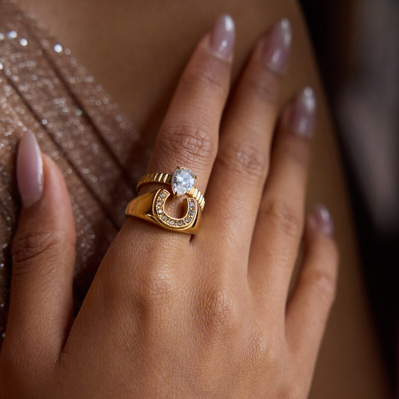 Classic Women's 18K Gold White Zircon U-Shape Ring - Image 5