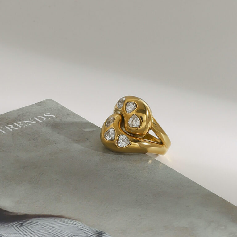 18K Gold Stainless Steel Interlocking Teardrop White Heart Zircon Ring Size 7 - Image 2