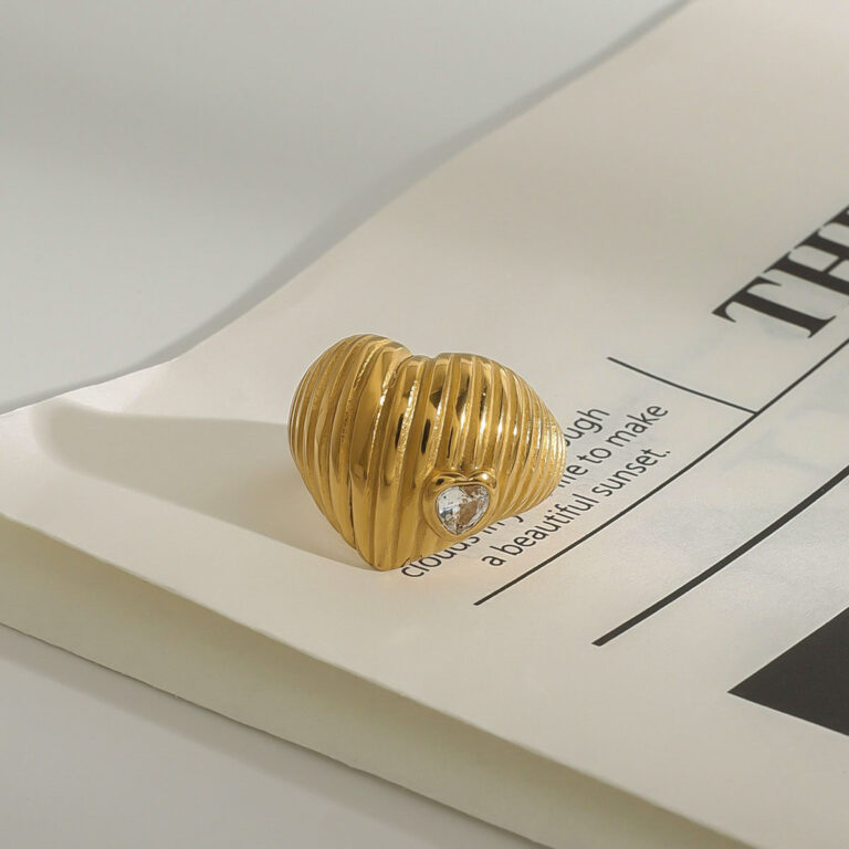 18K Gold Stainless Steel White Zircon Heart Ribbed Ring - Image 2