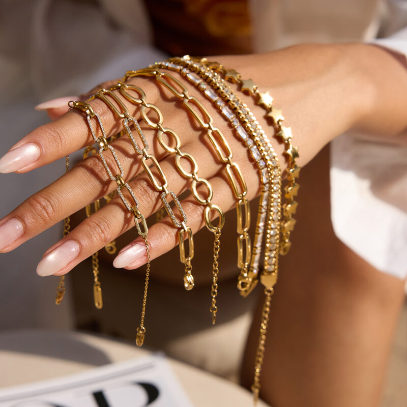 18K Gold Paperclip Bracelet Openwork Tennis Chain Design - Image 3