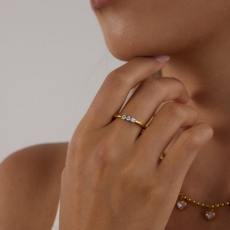 18K Gold Ring Square White Zircon Simple Elegant Design - Image 3