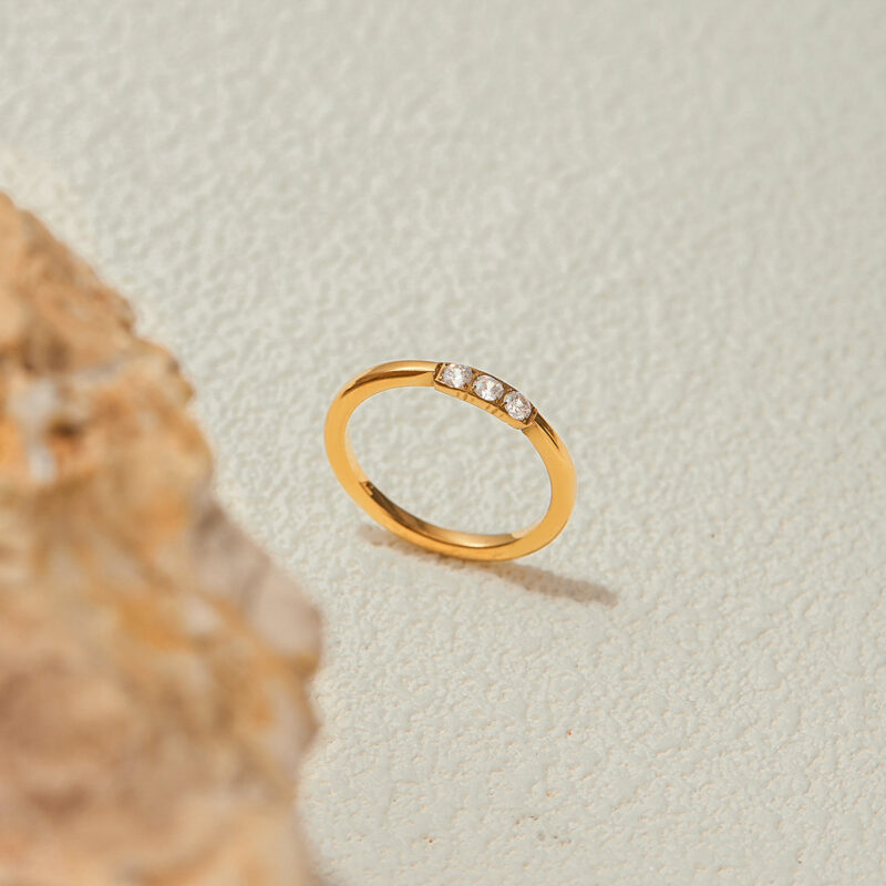 18K Gold Ring Square White Zircon Simple Elegant Design - Image 2