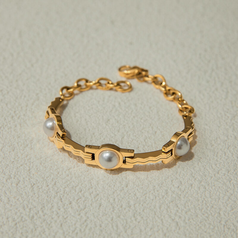 French Vintage Pearl Chain Bracelet Gold Tone - Image 3