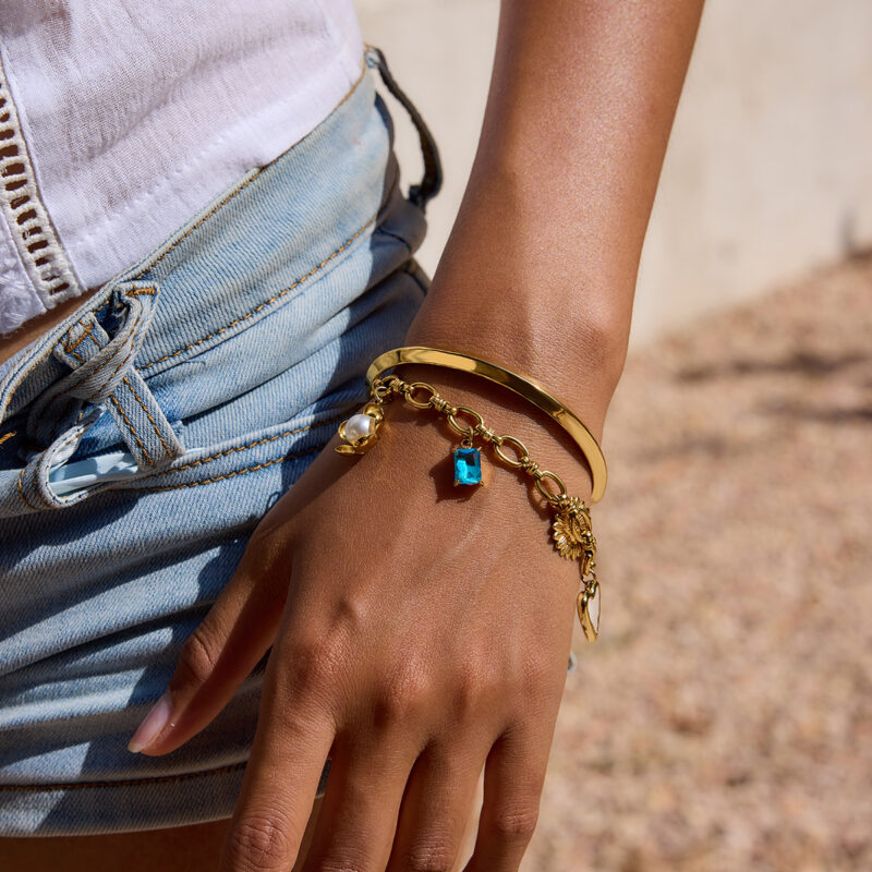 Vacation Gold Tone Shell Blue Rhinestone Pearl Charm Bracelet - Image 2