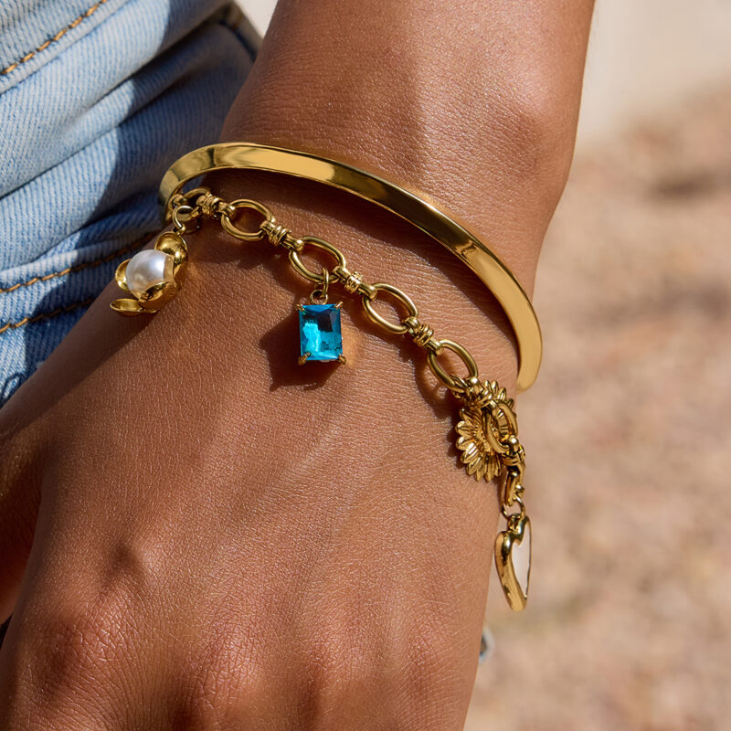 Vacation Gold Tone Shell Blue Rhinestone Pearl Charm Bracelet - Image 3