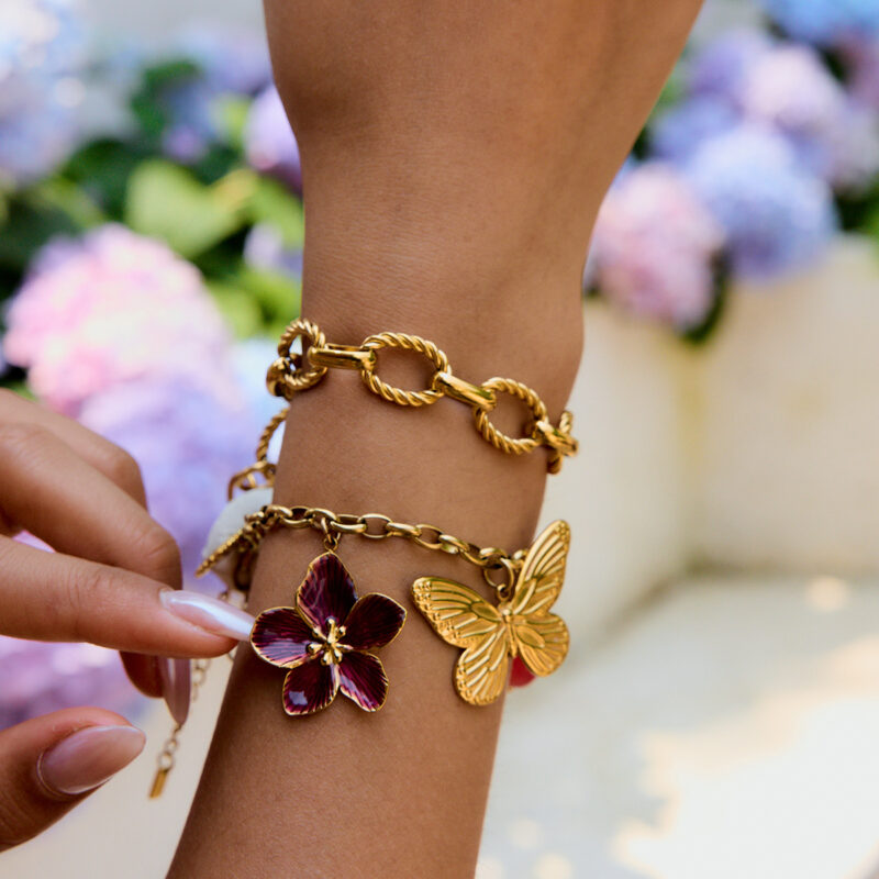 Modern Minimalist Gold Tone Twisted Cross Chain Bracelet - Image 2