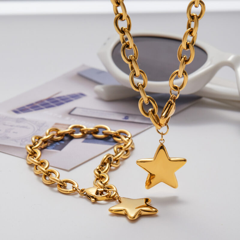 18K Gold Five-Pointed Star Pendant Bracelet - Image 4