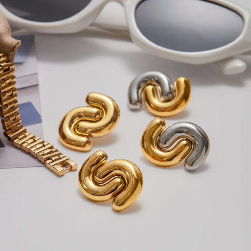 Minimalist Gold Polished Double C Earrings Pair - Image 4