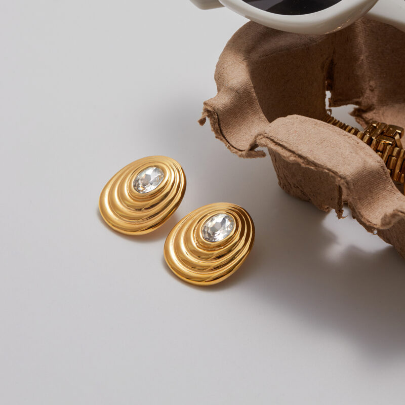 Minimalist Gold Round White Zirconia Ribbed Earrings - Image 4