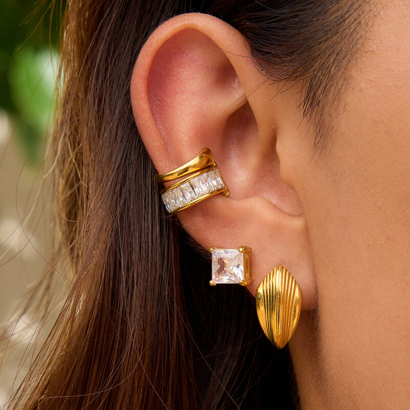 Classic Gold Ribbed Line C Hoop Earrings - Image 3