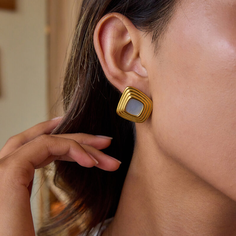 Vintage Gold Natural Shell Ribbed Geometric Earrings - Image 3
