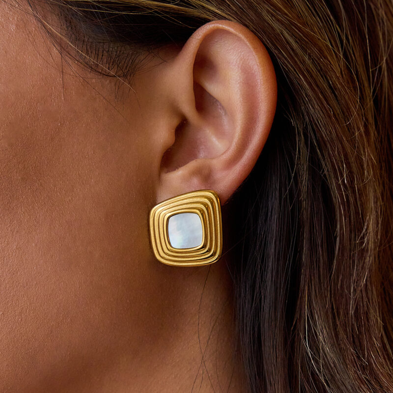 Vintage Gold Natural Shell Ribbed Geometric Earrings - Image 2