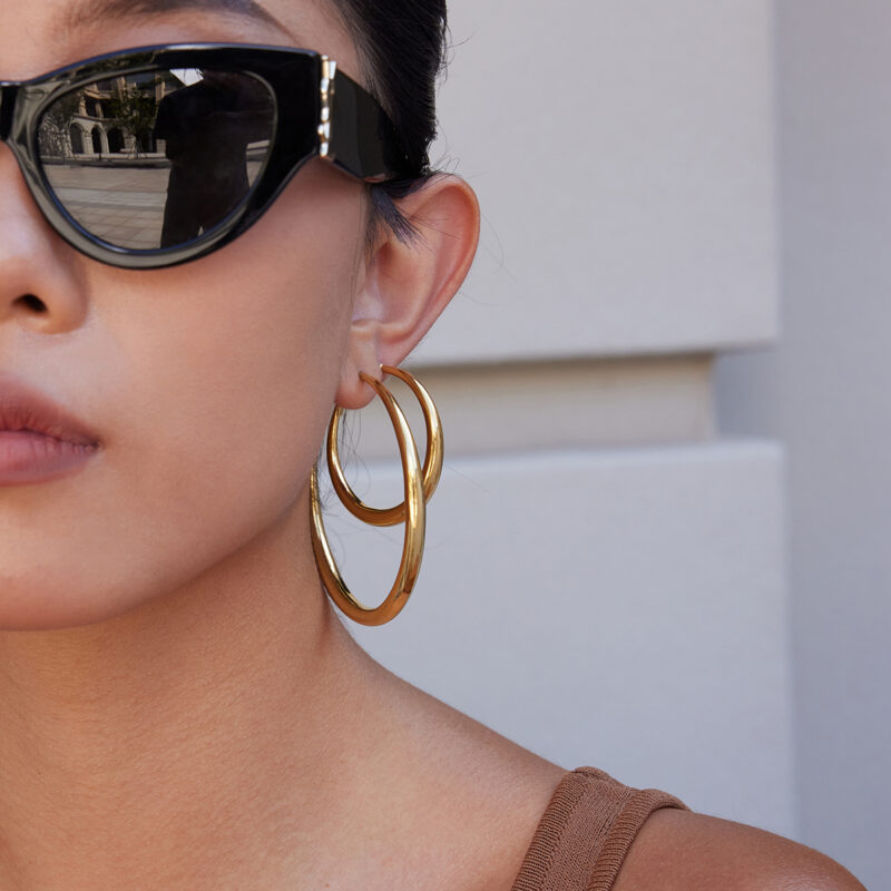 14K Gold Hollow Polished Hoop Earrings - Image 2