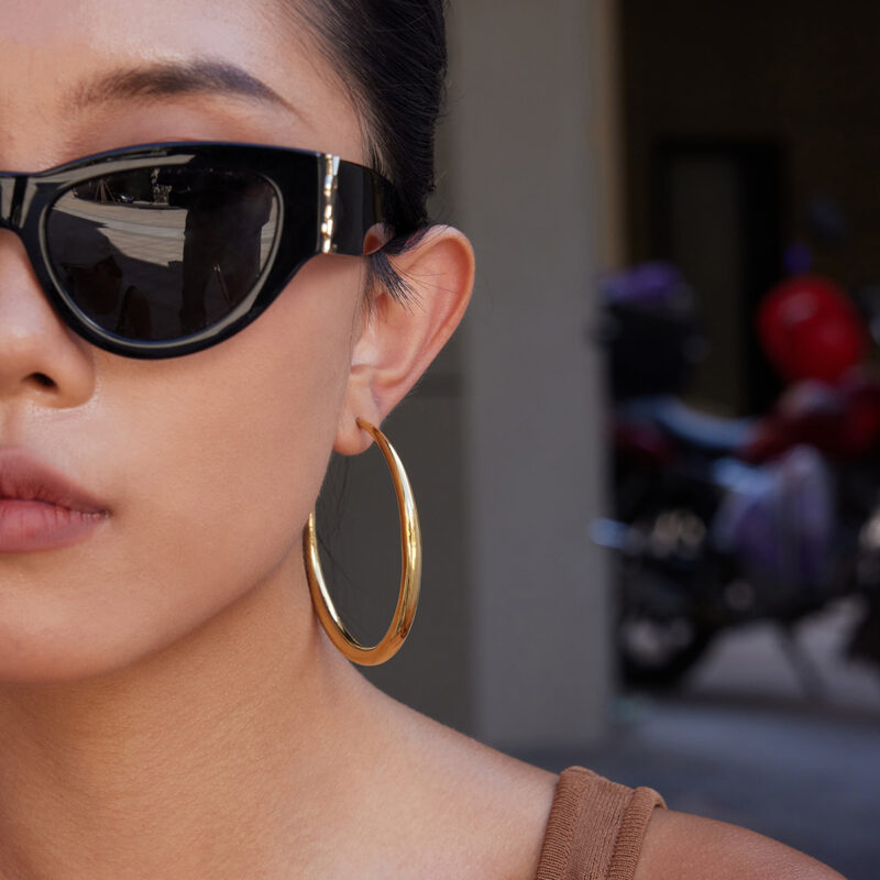 14K Gold Hollow Polished Hoop Earrings - Image 2