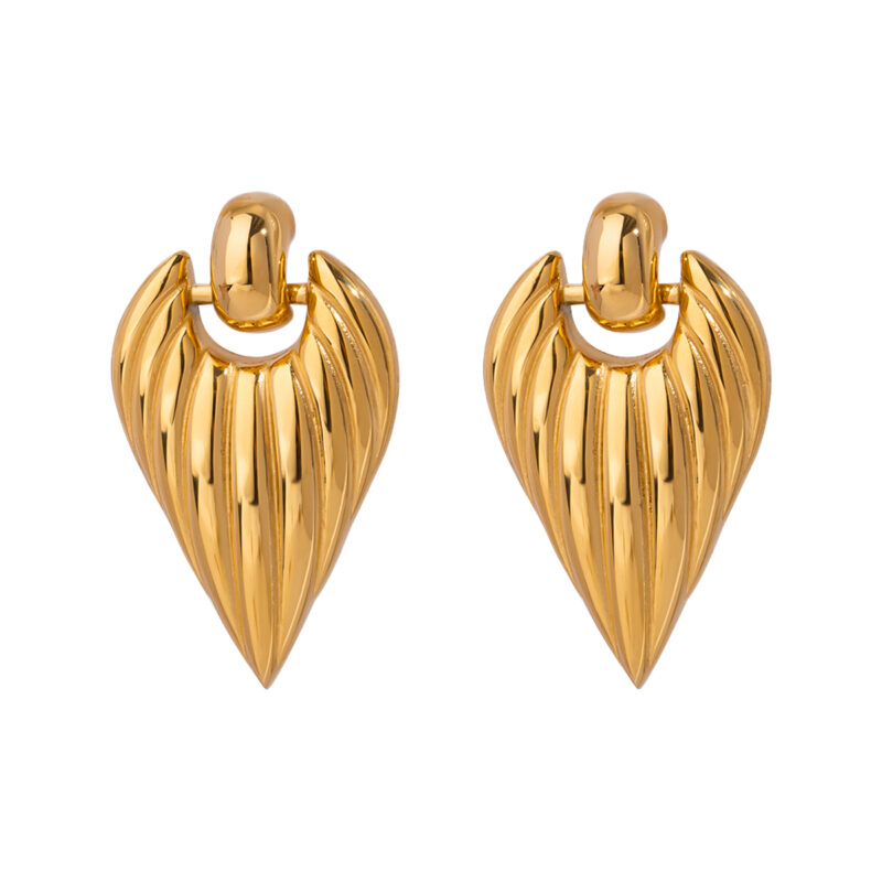 18K Gold Ribbed Heart Hoop Earrings