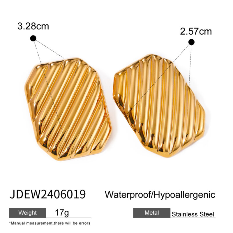 Rectangular Diagonal Ribbed Earrings 18K Gold - Image 5