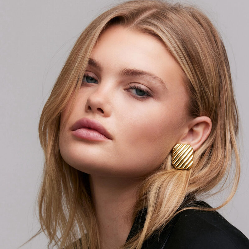 Rectangular Diagonal Ribbed Earrings 18K Gold - Image 3