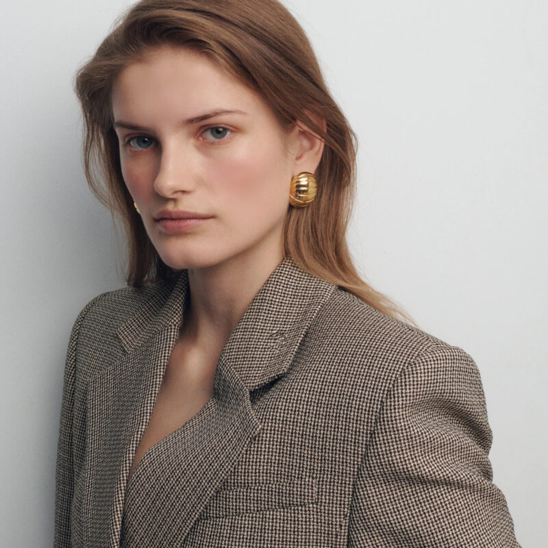 Chunky Oval Ribbed Hoop Earrings 18K Gold Steel - Image 4