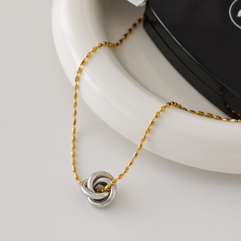 Two Tone Twisted Link Chain Pendant Necklace - Image 4