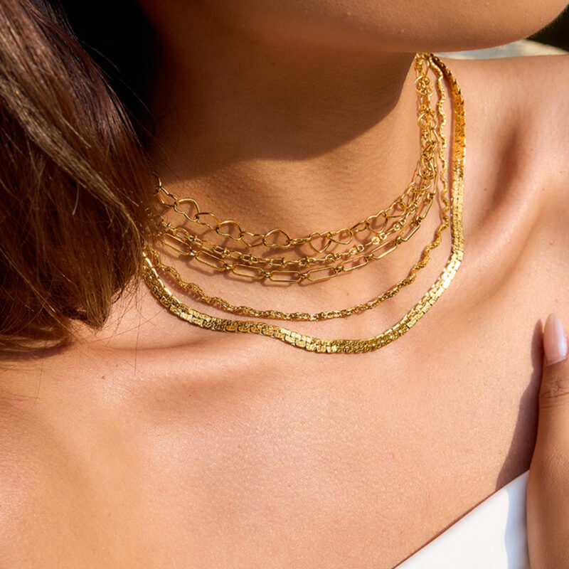 Twisted Wave Pattern Gold Necklace - Image 2
