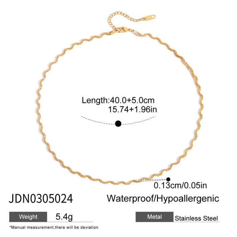Twisted Wave Pattern Gold Necklace - Image 3