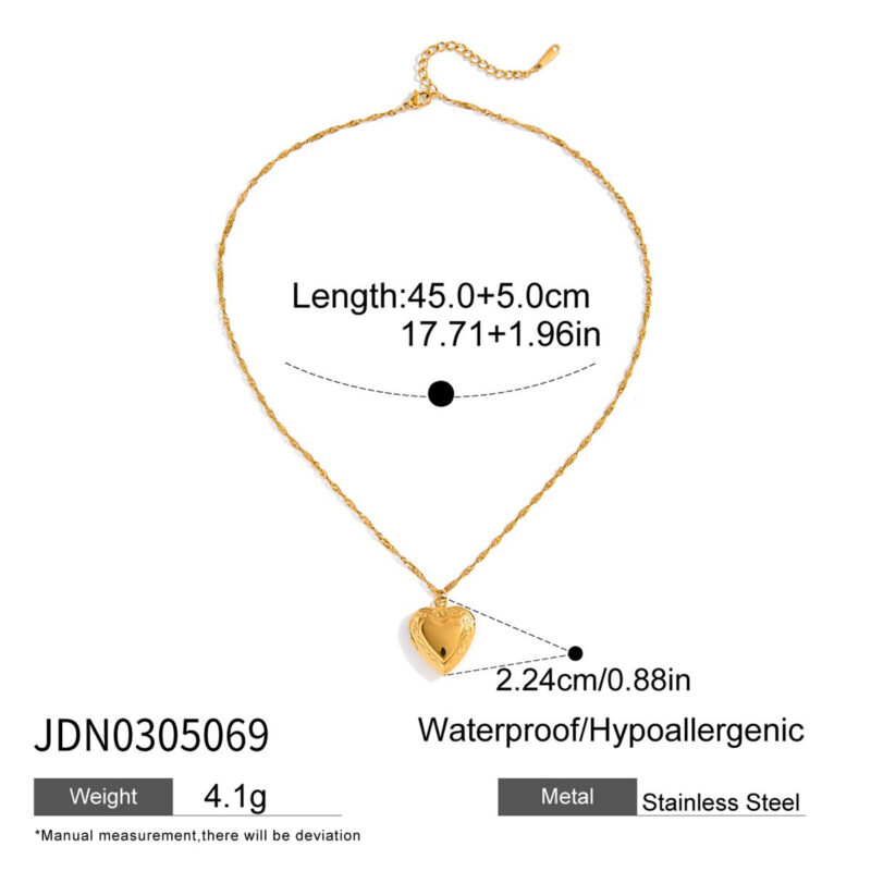 18K Gold Locket Necklace with Heart Pattern - Image 7