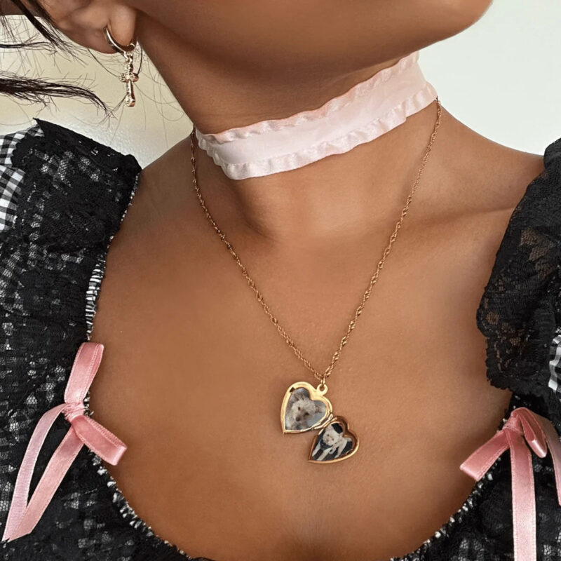 18K Gold Locket Necklace with Heart Pattern - Image 4