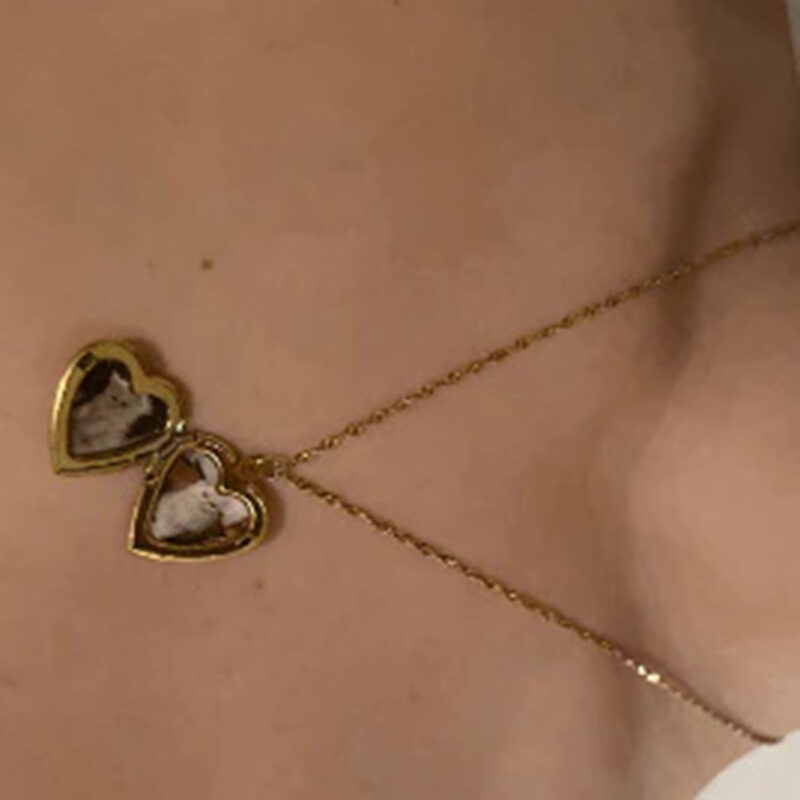 18K Gold Locket Necklace with Heart Pattern - Image 5