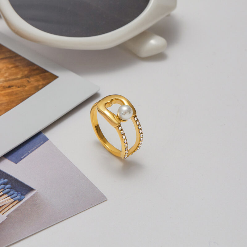 White Diamond Glass Pearl Heart Ring - Image 3
