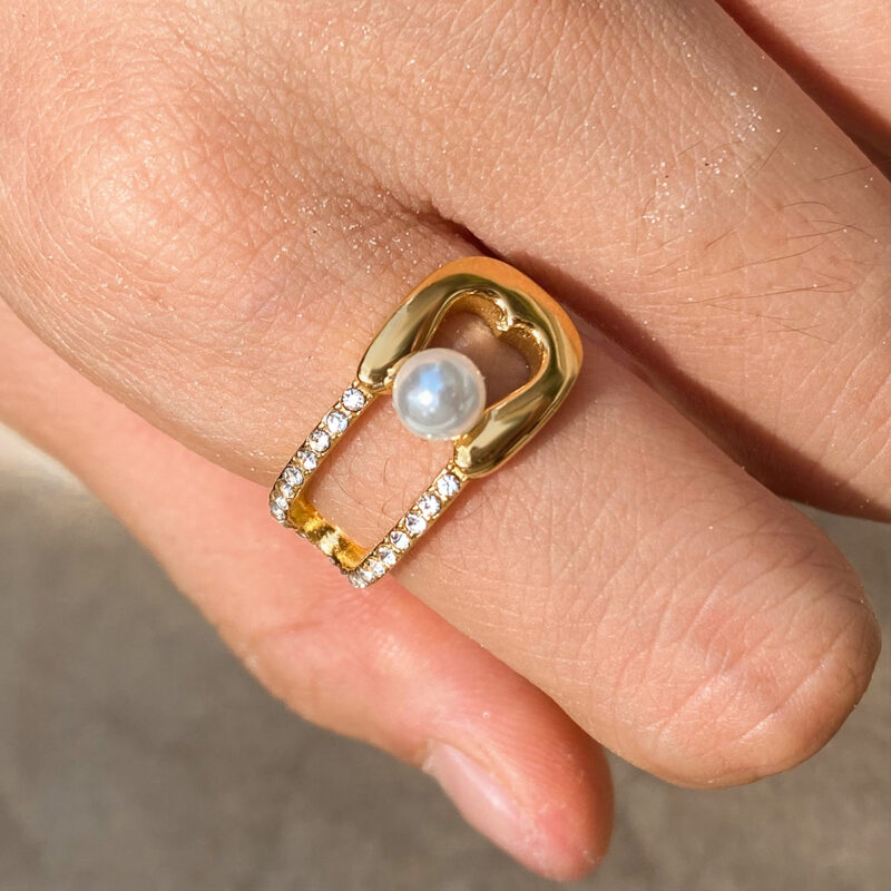 White Diamond Glass Pearl Heart Ring - Image 2