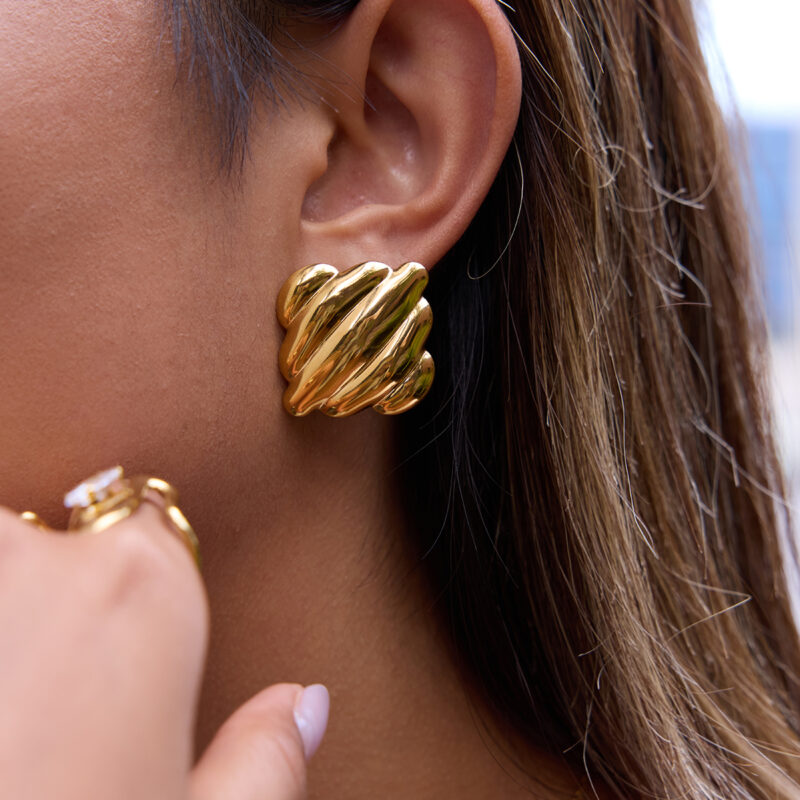 Large Polished Minimalist Hoop Earrings - Image 3